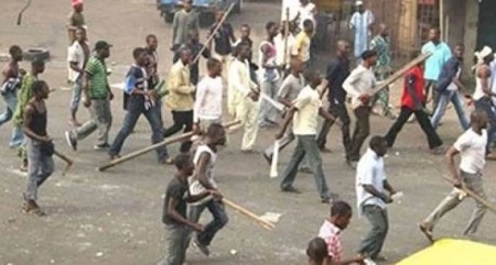 Thugs Threaten Residents Not to Protest in Lagos (Video)