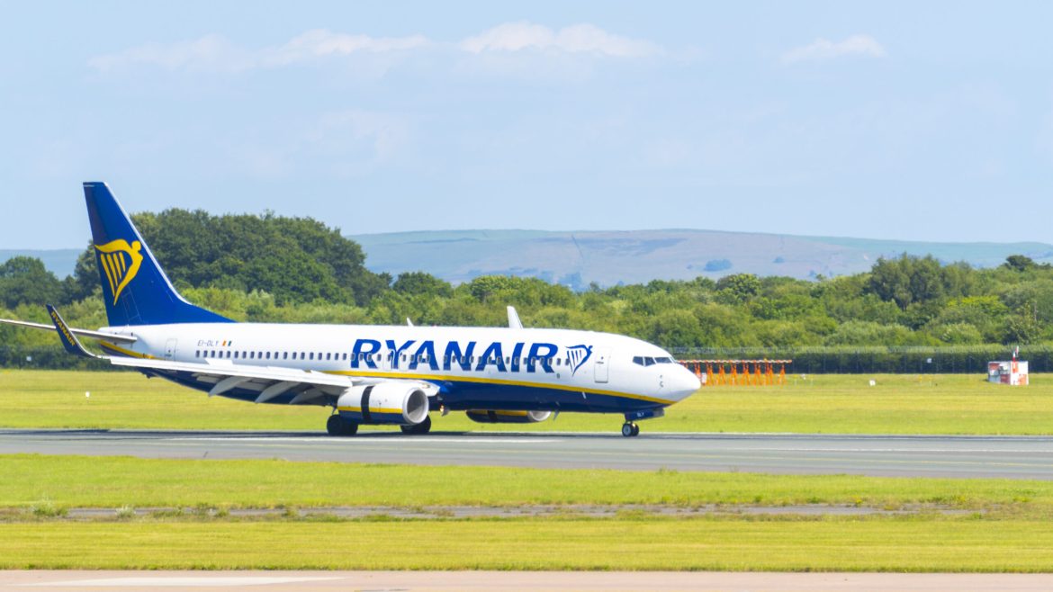 Ryanair to cut traffic estimate for next year due to plane delivery delays