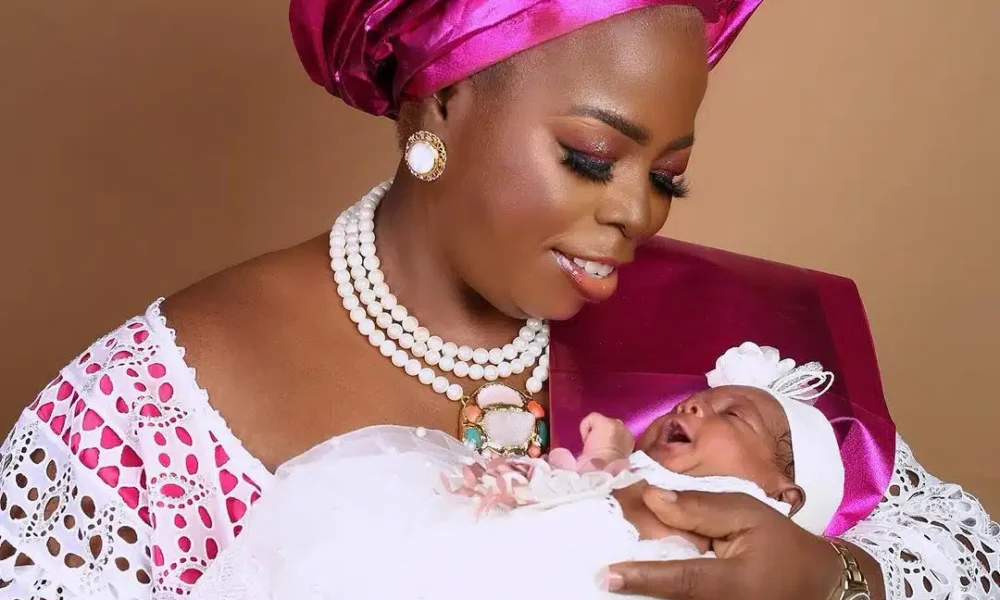 Woman welcomes her first child after 28 years of waiting