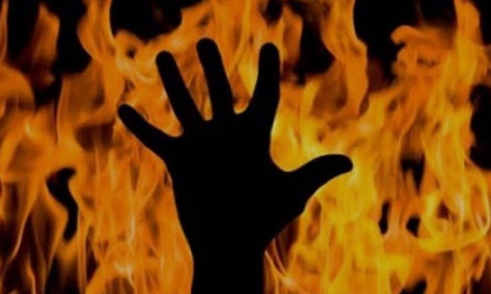 Suspected thieves set on fire in Plateau