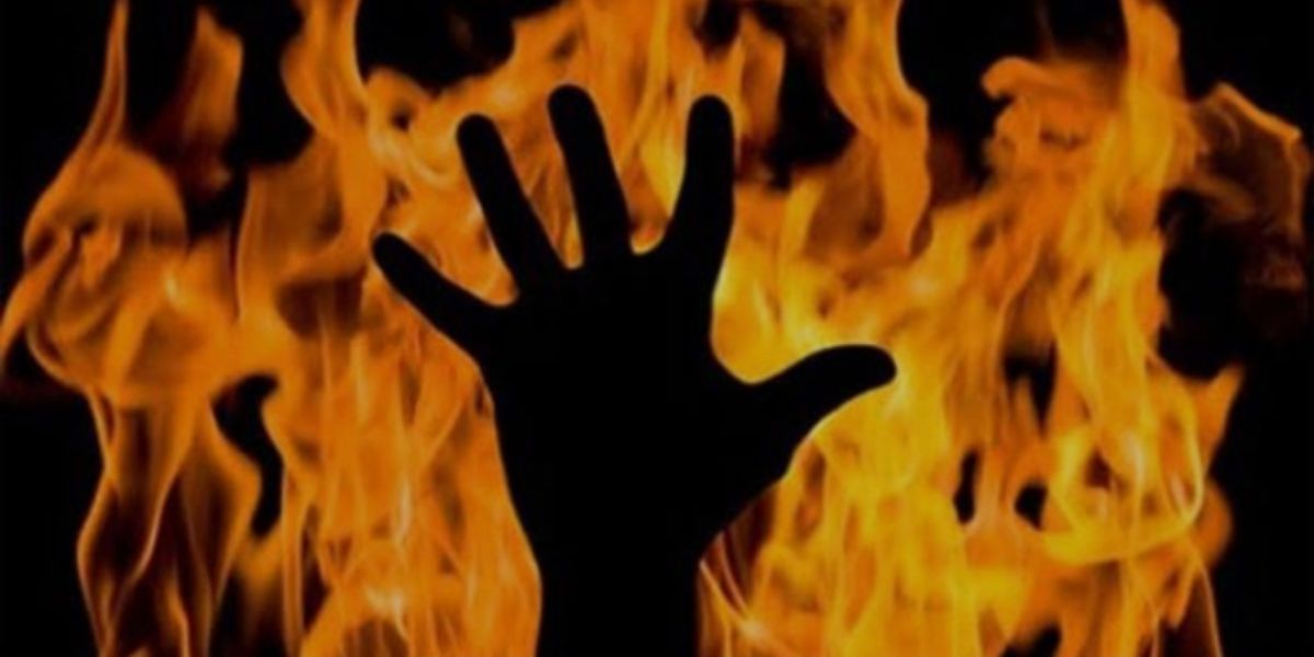 Suspected thieves set on fire in Plateau